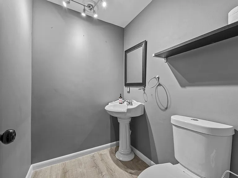 1520 Shaker Cir — Photo 9