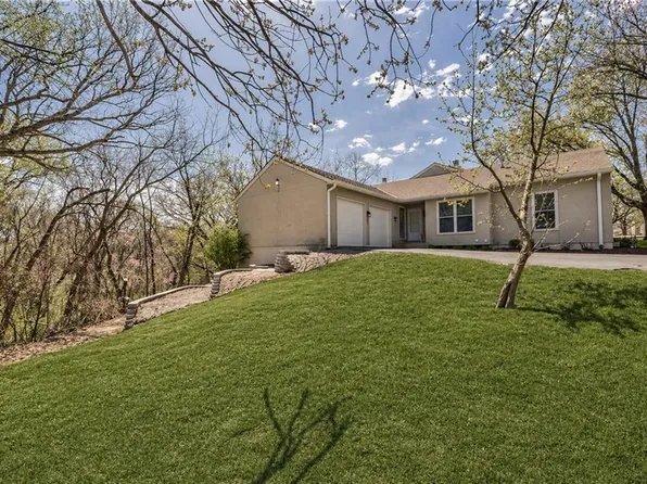 10781 Oakmont St, Overland Park, KS 66210