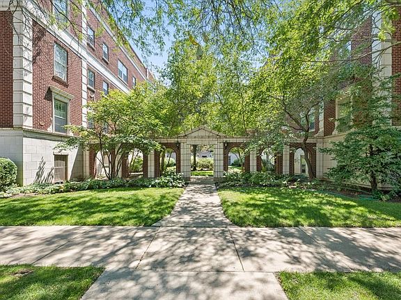 2nd image of 486 Sheridan Rd APT 2