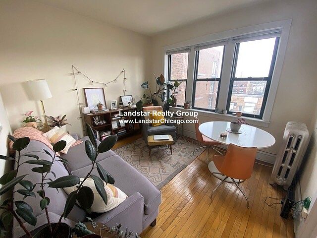 1st image of 4111 W Melrose St #3