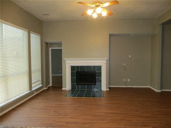 4th image of 1708 Fredricksburg Dr