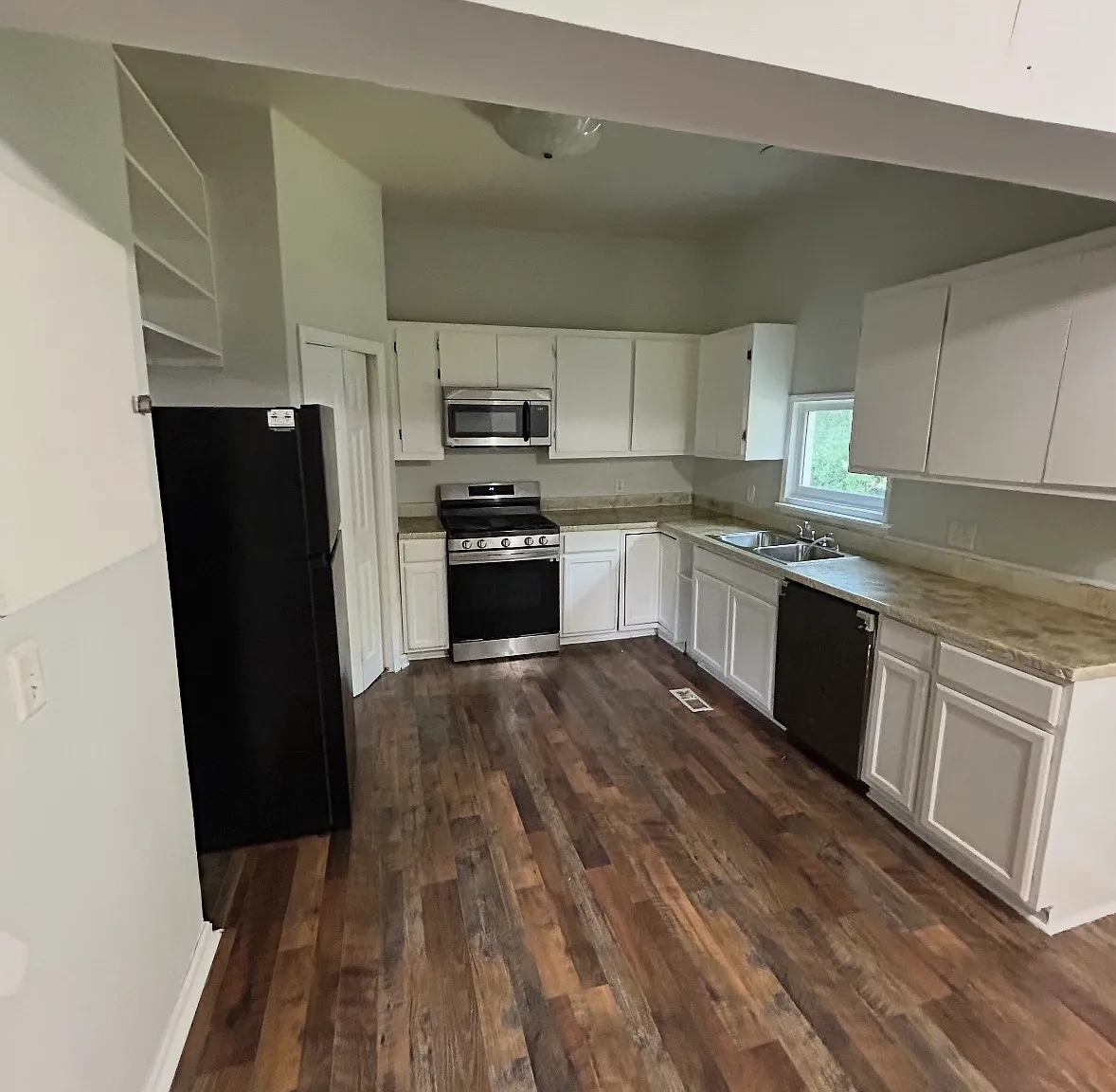 4 bed, 1291 sqft, $1,600 — Photo 3