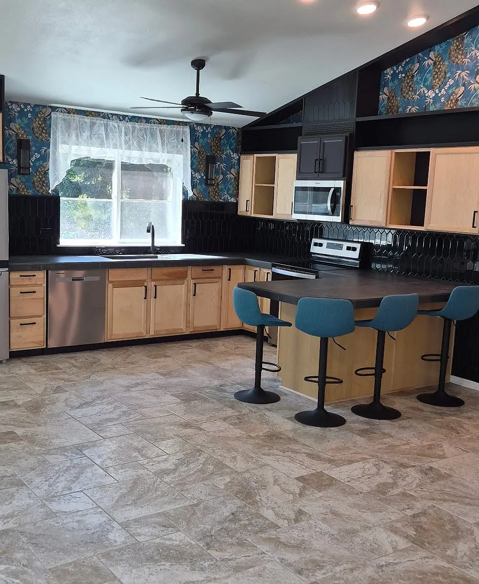 3 bed, 1832 sqft, $2,300 — Photo 4