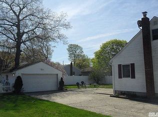 15 Spruce Ave, West Islip, NY 11795