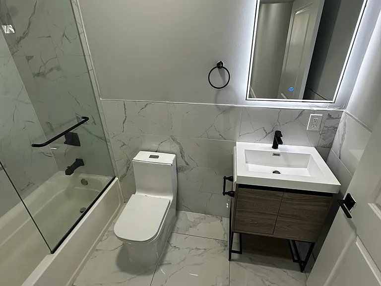 605 Madison Ave #1 — Photo 4