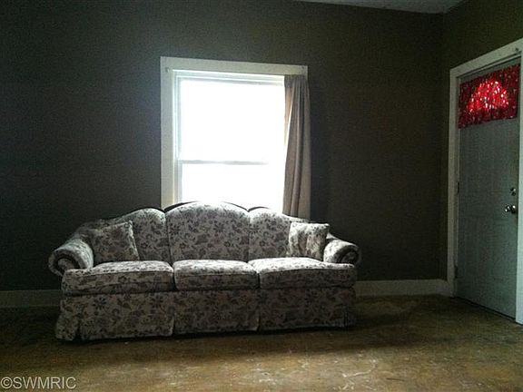 4th image of 91 Dunning Ave
