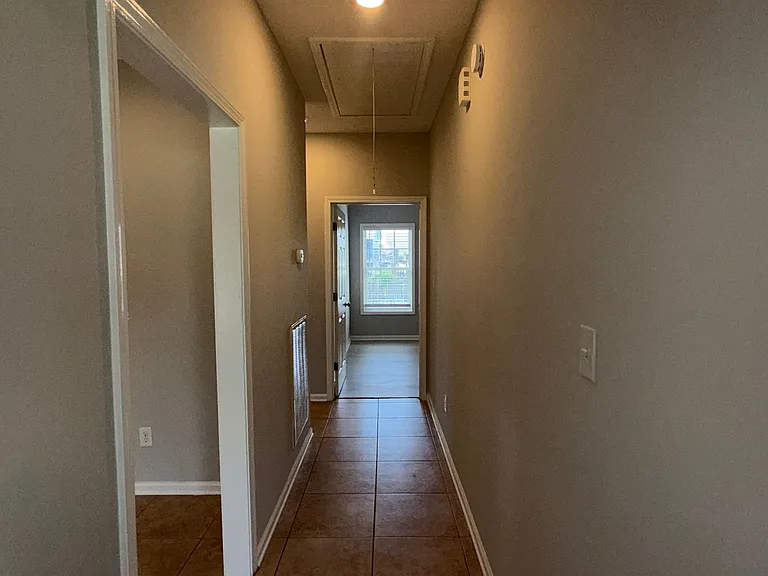 304 18th St E — Photo 12