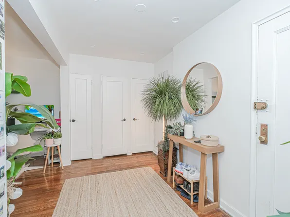 2140 Knapp Street image 9 of 21