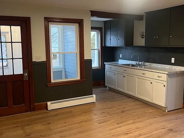 51 Dean St, Warren, MA 01083