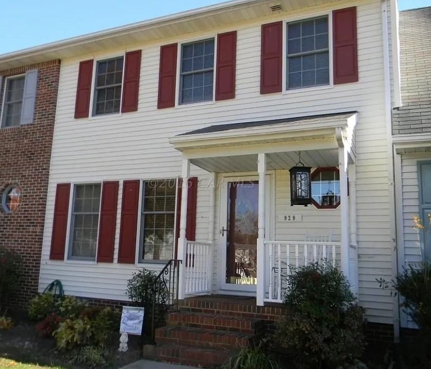 1st image of 929 Sumac Cir