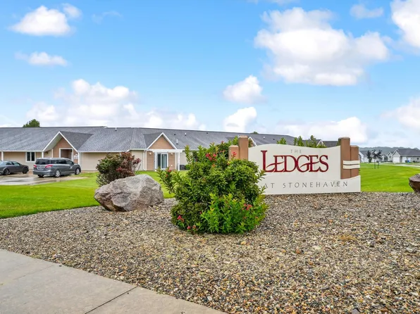 1501 3rd St SW APT 219, Waverly, IA 50677