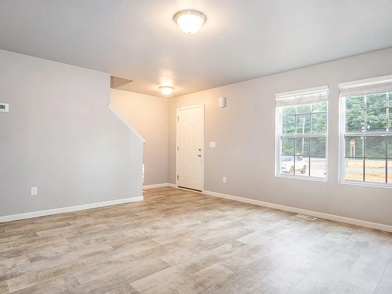 1002 Richard Ave — Photo 9