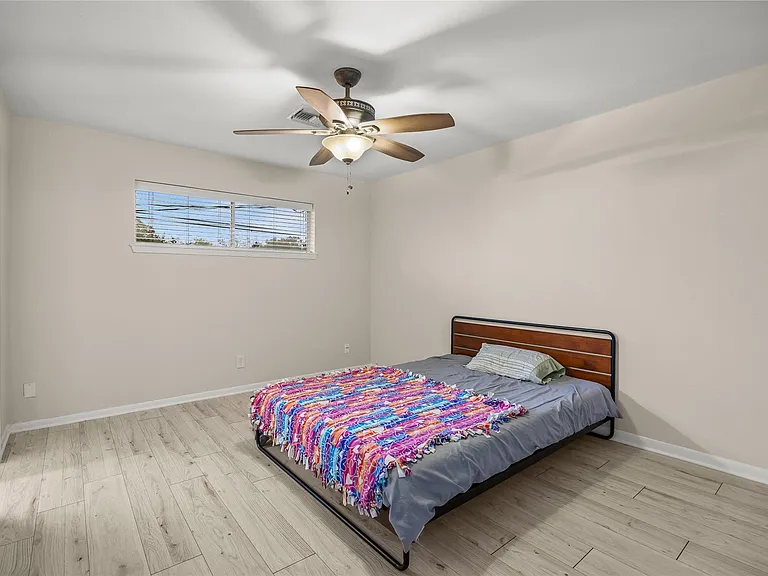 1607 Buescher Dr — Photo 15