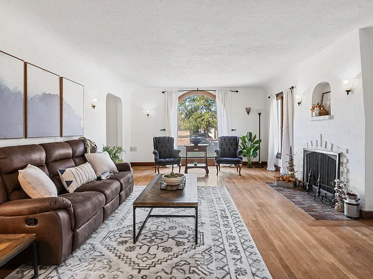 1622 W Harding Way — Photo 3