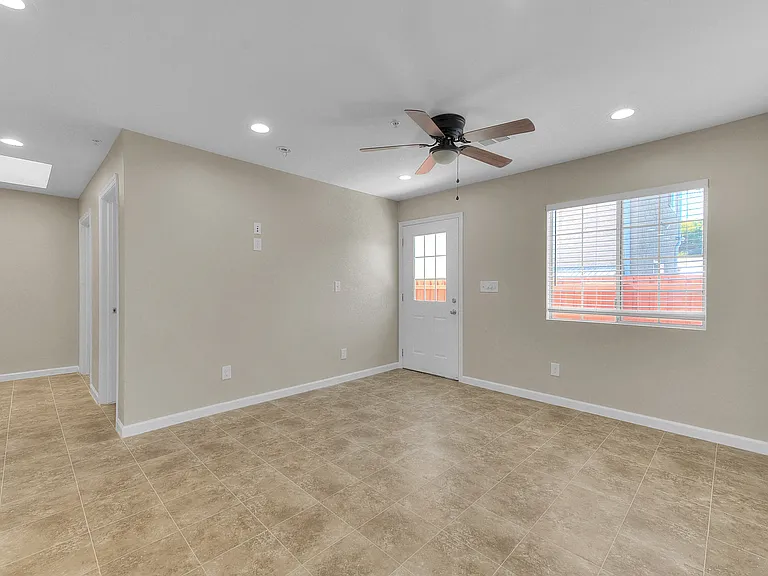 24600 Cypress St #24600A — Photo 28