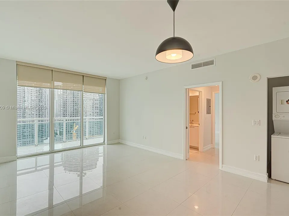 951 Brickell Ave #3203