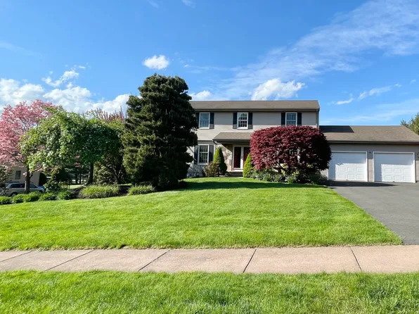 19 Clover Lane, Manchester, CT 06040