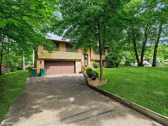3rd image of 18406 Lakeview Point Dr NE