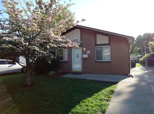 8040 Pine St, Taylor, MI 48180