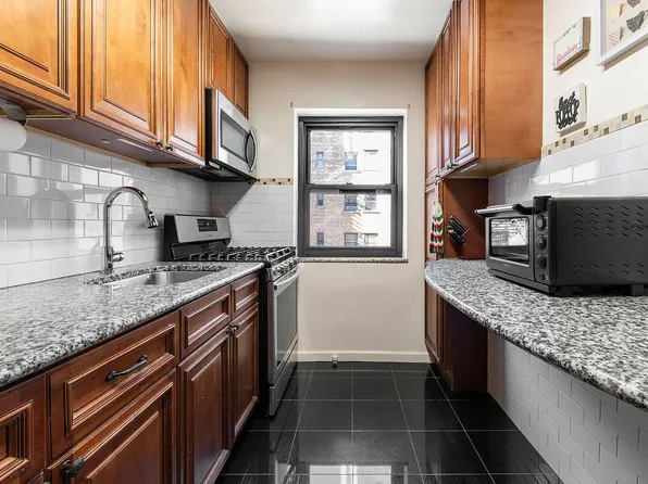 34-10 94th St #3D, Jackson Heights, NY 11372