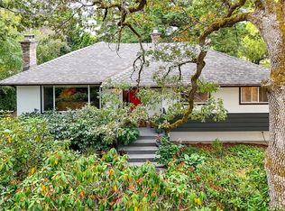 3960 Cumberland Rd, Saanich, BC V8P 3J8