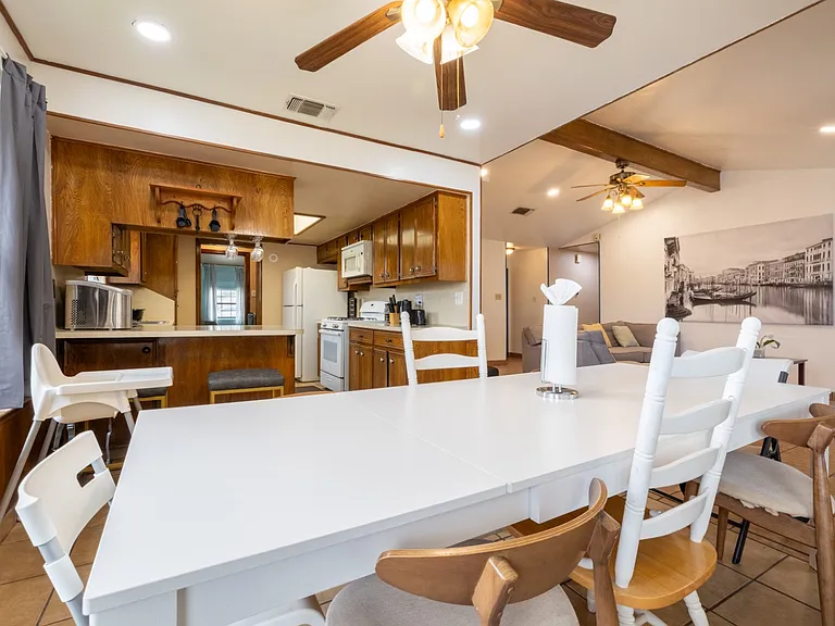 2202 Oxford Blvd — Photo 44