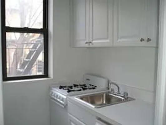 Rented by Eric Goodman Realty Corp | media 17