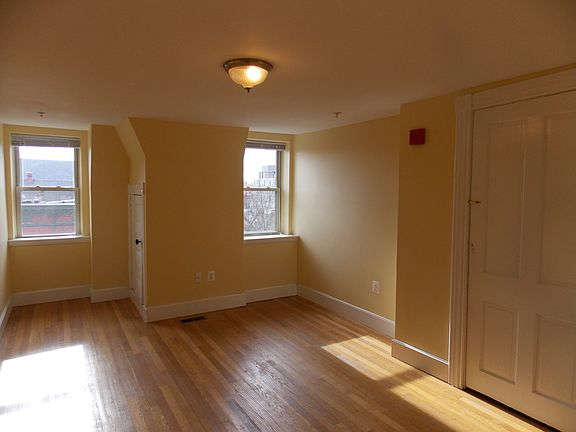 4th image of 2101 Saint Paul St APT 1