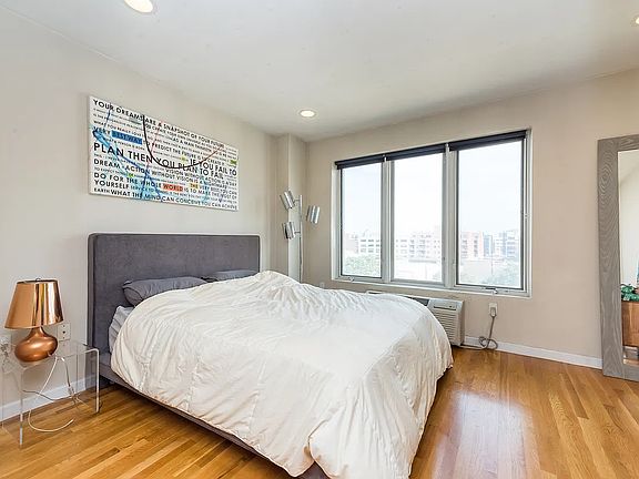 5th image of 3734 29th St APT 5E