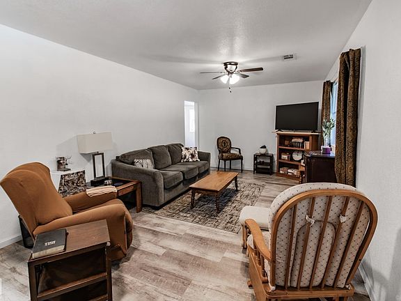 5th image of 215 Woody Ln