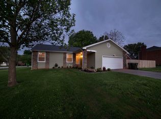 501 Hillrose Dr, Douglass Hills, KY 40243