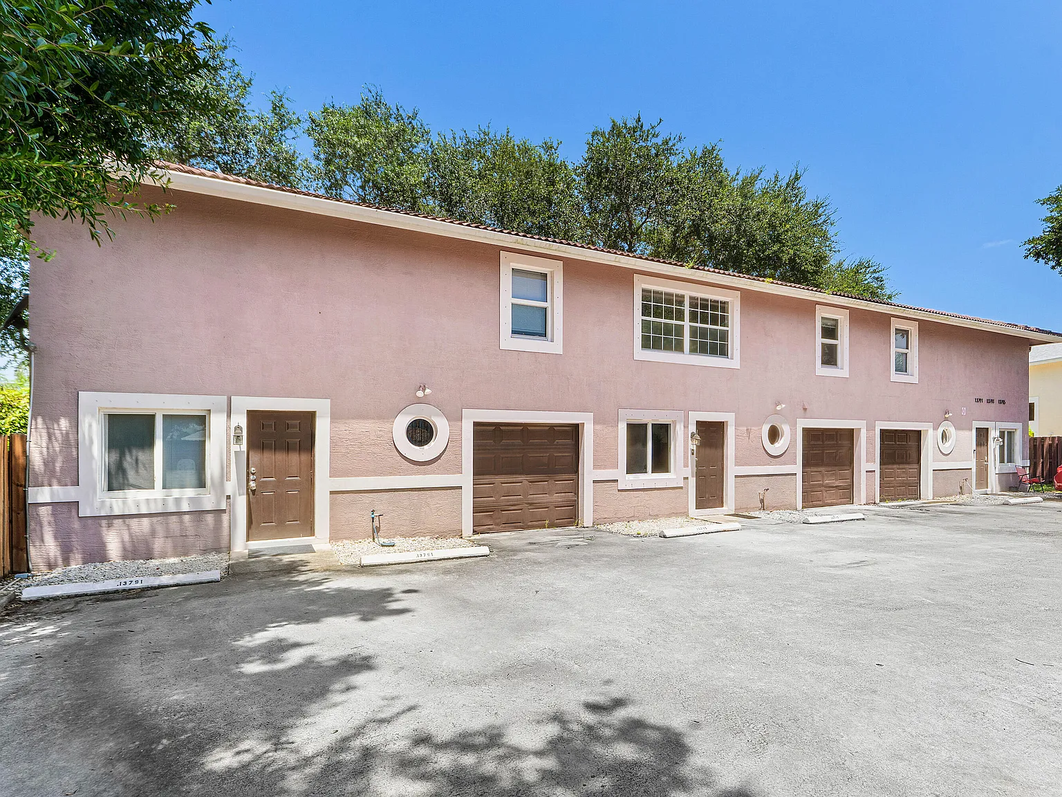3 bed, 2.5 bath, 1830 sqft, $2,700 — Photo 2