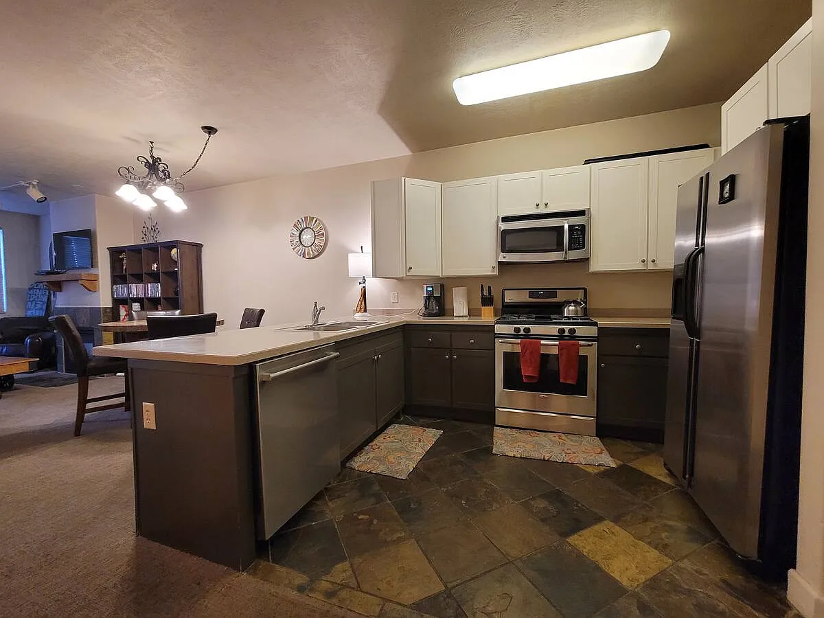 1 bed, 715 sqft, $2,000 — Photo 3