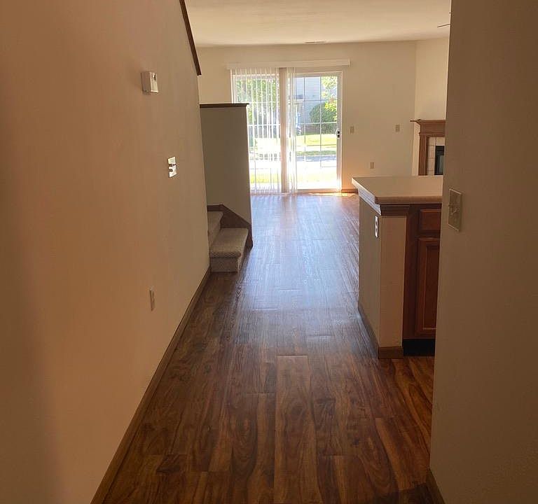 1st image of 328 Prairie Oaks Dr