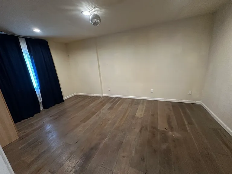 927 Durant Ave — Photo 5