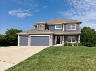 7540 N Amity Ave, Parkville, MO 64152