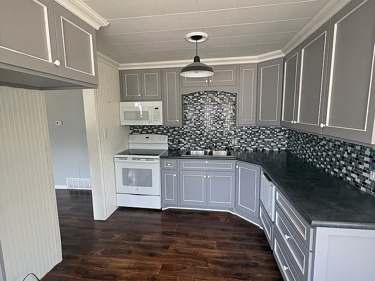 920 S Denver St — Photo 3