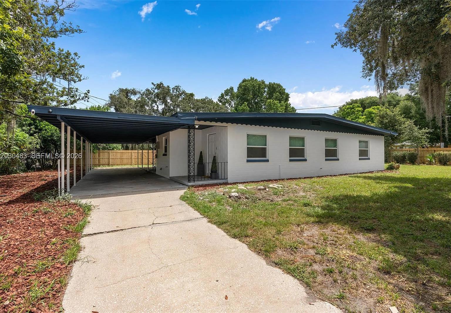 3 bed, 1.0 bath, 1828 sqft, $1,800 — Photo 1
