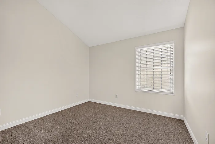 12940 Grenville St — Photo 27