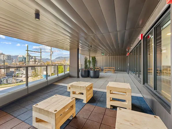 Chroma Off Main In False Creek