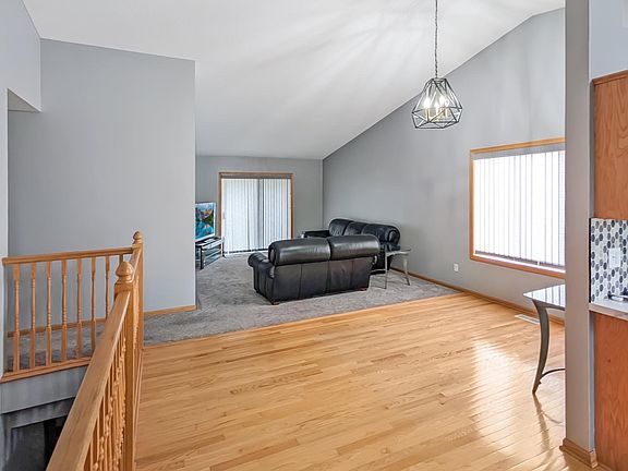 5th image of 15933 Vale St NW