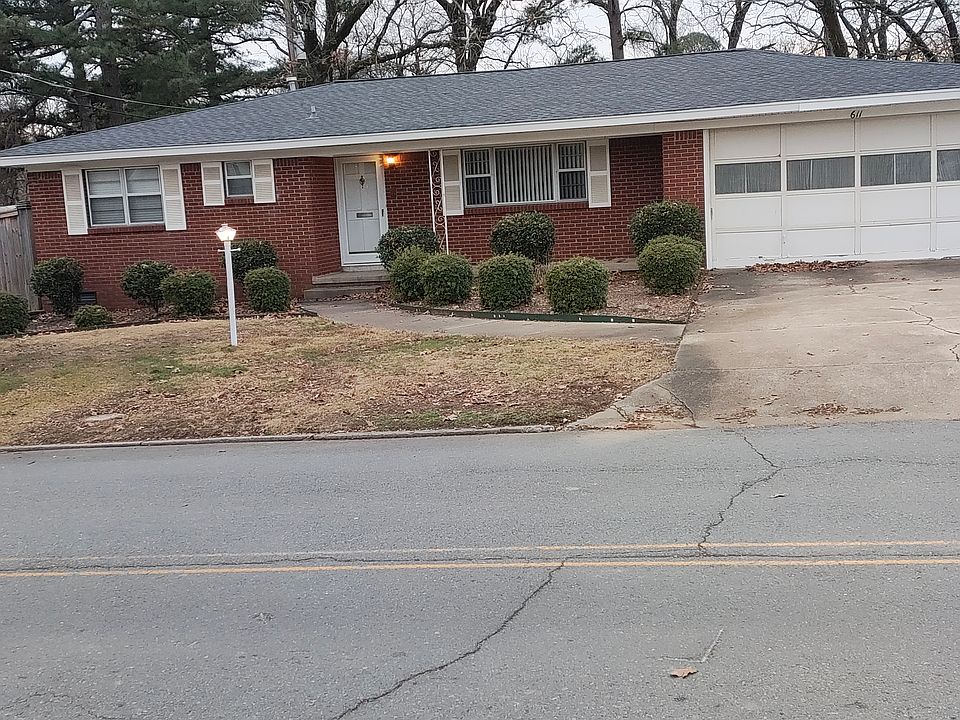 1st image of 611 S Claremont Ave
