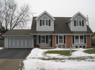 377 Trowbridge Rd, Elk Grove Village, IL 60007