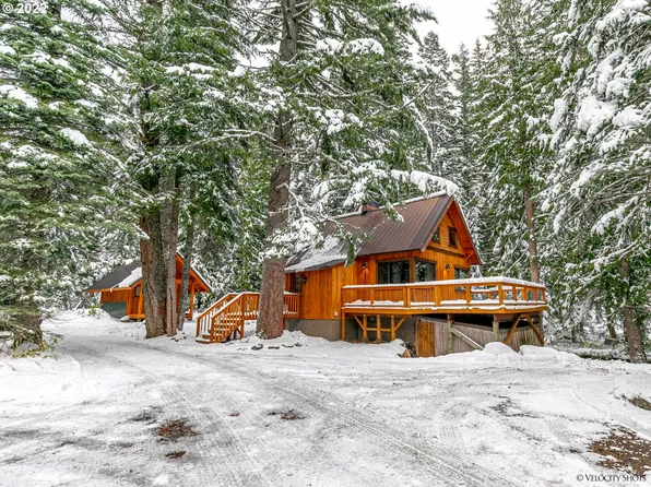 30216 E Blossom Trl, Government Camp, OR 97028