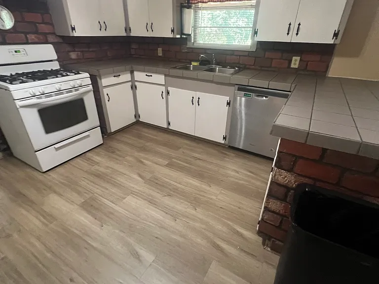 112 N Park St — Photo 9