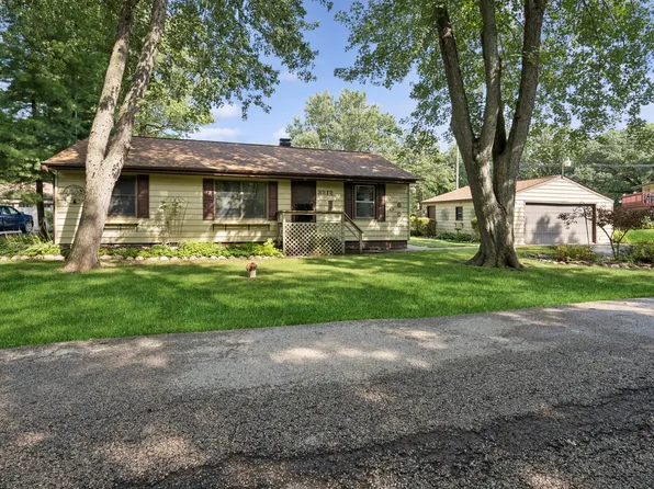3212 Bergman Dr, McHenry, IL 60051