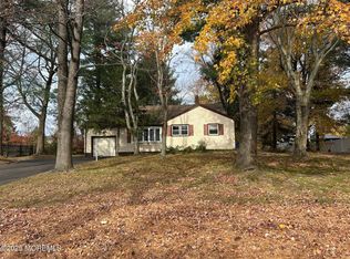 7 Acker Dr, Middletown, NJ 07748