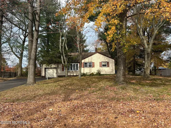 7 Acker Drive, New Monmouth, NJ 07748
