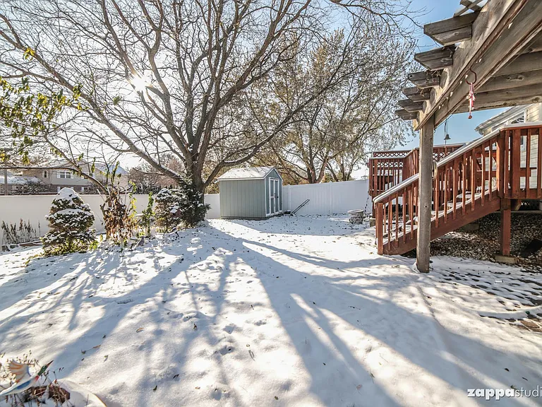 2705 Laurel Ct — Photo 34