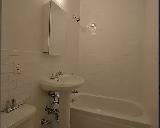 5th image of 7 Cornelia St APT 2b